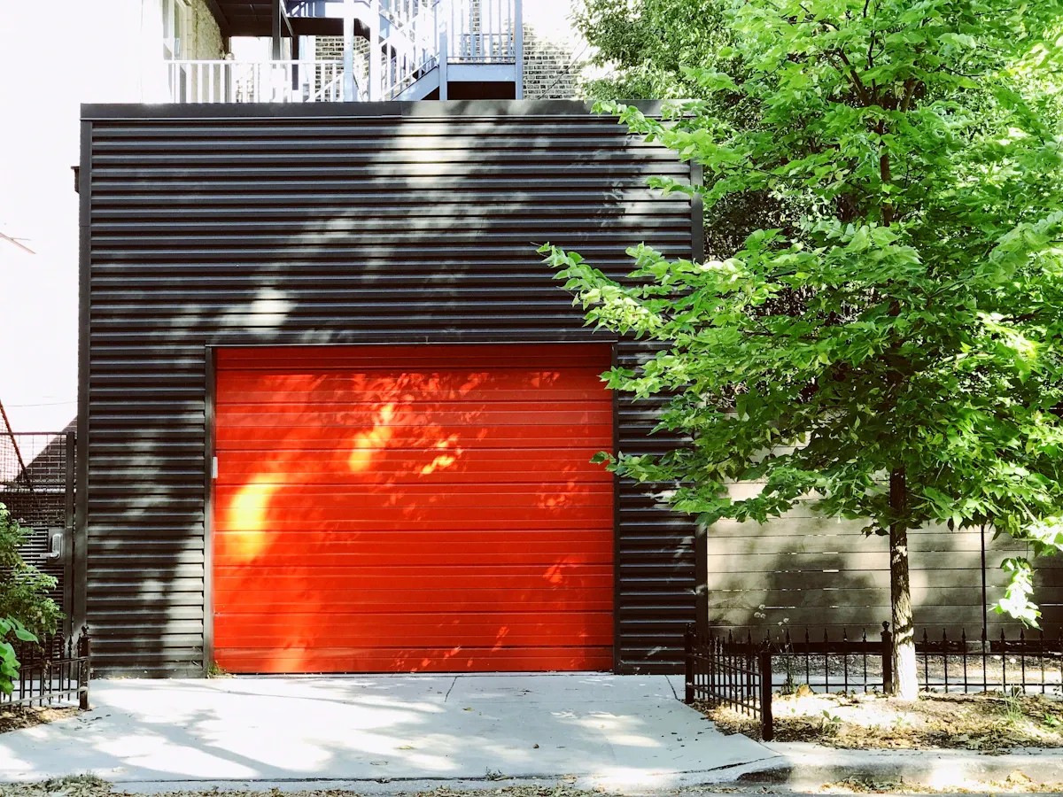 Particulier louant son garage vide pour obtenir un revenu mensuel avec SparkSpot