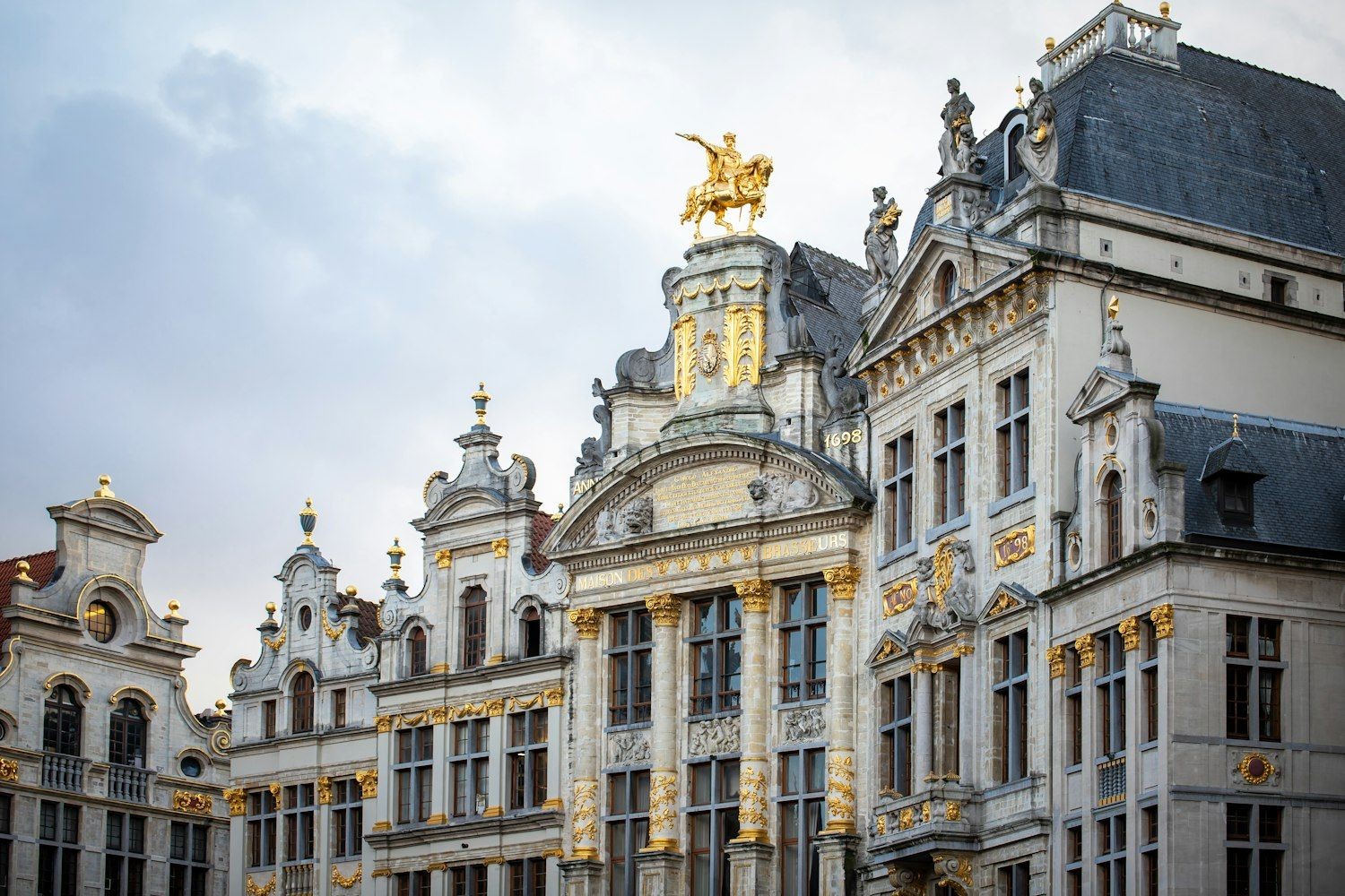 Bâtiments blancs de la Grand-Place de Bruxelles
