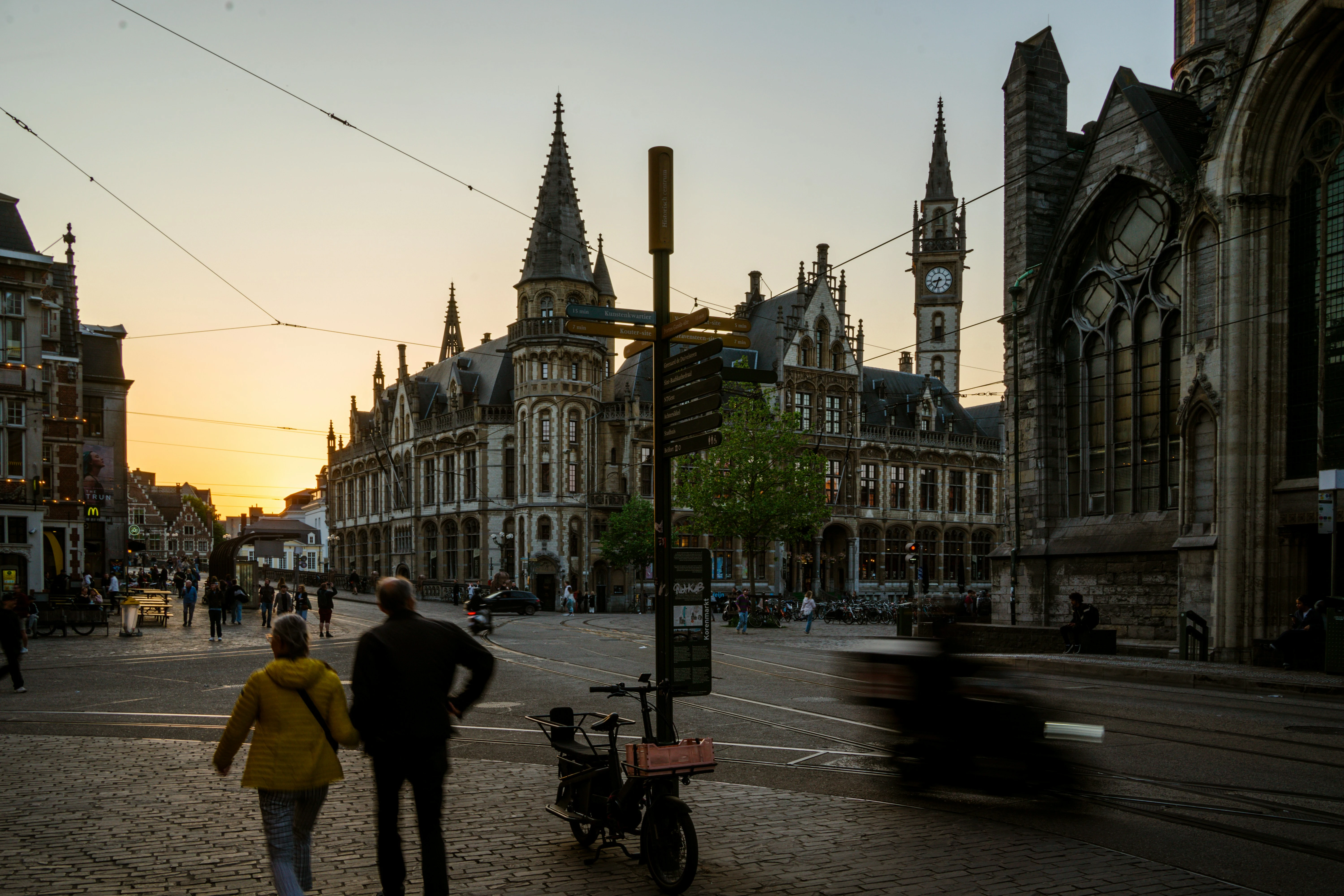 Betaalbare parkeergarage en straatparking in het centrum van Gent